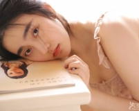 飄逸秀發(fā)早安少女