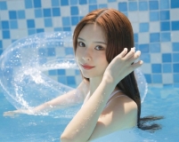 連體泳衣性感少女