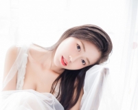 白色針織吊帶衫美女