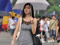 今天在街上拍到一絕色齊13美女，亮點自己找。