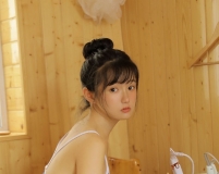 連體泳衣浴室美女