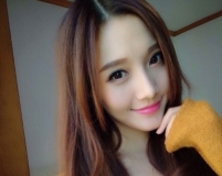漂亮清純長發(fā)美女