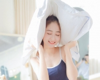 吊帶短褲白嫩美眉