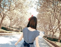 其實(shí)不喜歡化妝很濃的女孩子，但是很美