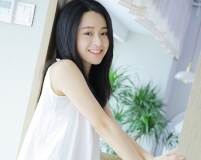清純氣質(zhì)吊帶睡裙美女