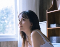 漂亮的小白內(nèi)衣美女