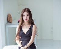 氣質(zhì)嫩模身高腿長(zhǎng)美女