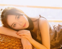 性感吊帶美女