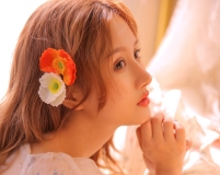 穿透視紗裙的美女