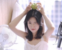 吊帶白裙清純美女