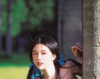 露腰裝雙馬尾美女