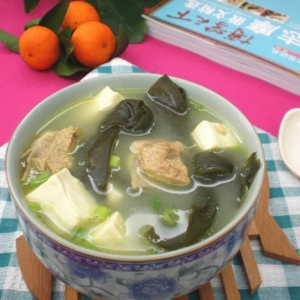 海帶豆腐脊骨湯