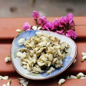 槐花飯—回憶的是誰(shuí)的童年