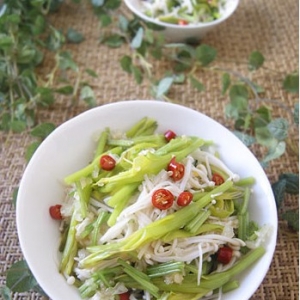 鮮黃花拌金針菇—夏日爽脆開胃涼菜