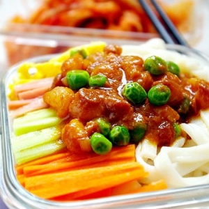 韓式炸醬面—視覺(jué)和味覺(jué)的享受