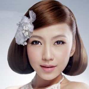 完美新娘的八款夢幻般發(fā)型