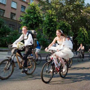 綠色環(huán)保敞篷婚車 想和你去吹吹風(fēng)