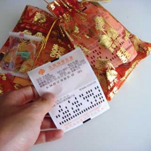 彩票當(dāng)回禮？中了500萬就賺翻了！