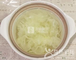 雪梨枸杞銀耳羹的做法步驟：2