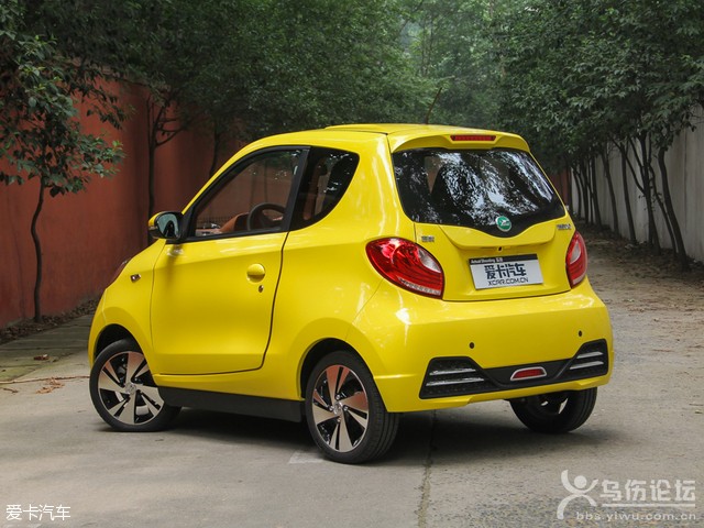 知豆電動車2015款知豆D2