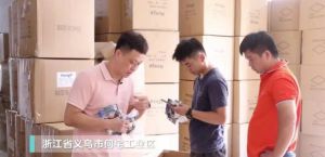 義烏的圣誕用品訂單暴增！但是商家們卻開(kāi)心不起來(lái)