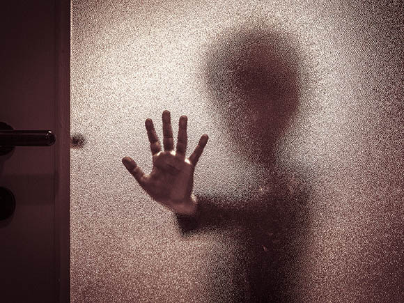 高考生偷拍女廁后自殺，家長索賠200萬：在孩子的教育