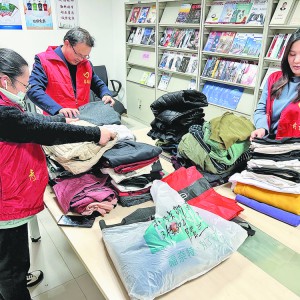 商城集團：捐衣送暖情意濃