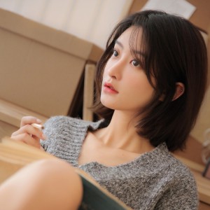 養(yǎng)眼短發(fā)美女藝術照片