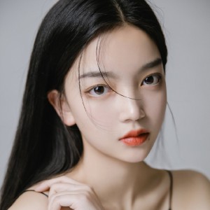 黑發(fā)美女性感吊帶長(zhǎng)裙圖片