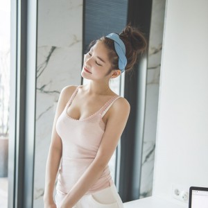 迷人美女細(xì)腰美腿
