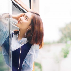 漂亮的素顏短發(fā)女孩文藝范