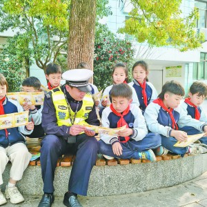 交通安全教育進(jìn)校園